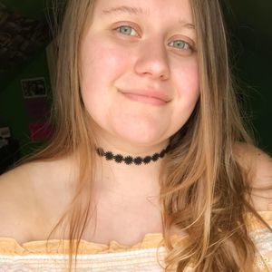 Meet your Posher, Hayley